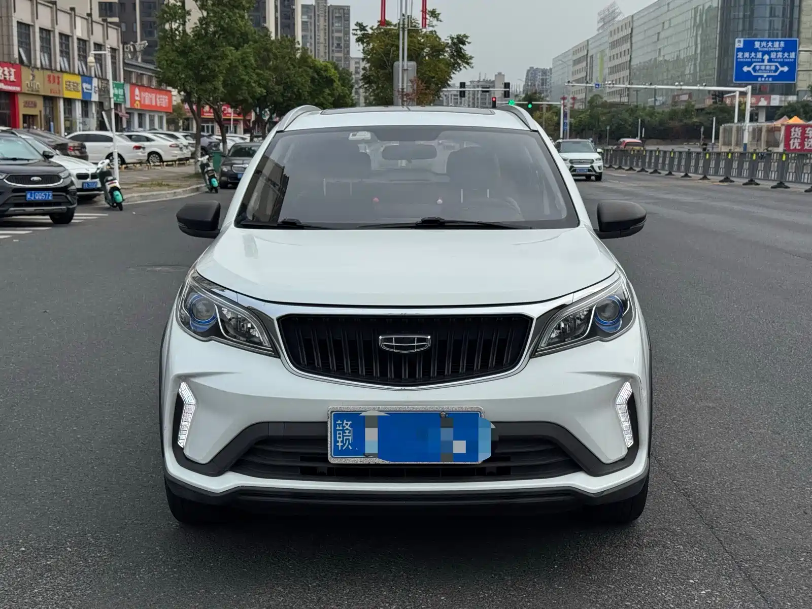 Фото 2 - Geely Vision X3