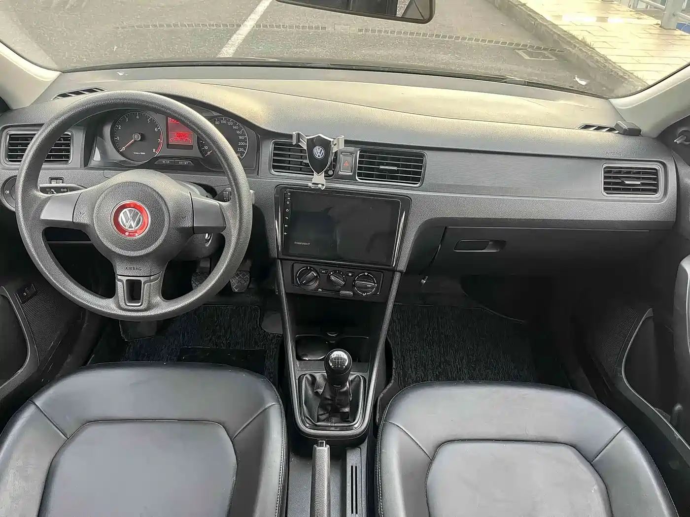 Volkswagen Santana 2015 1.6L Manual Trend Edition фото 8