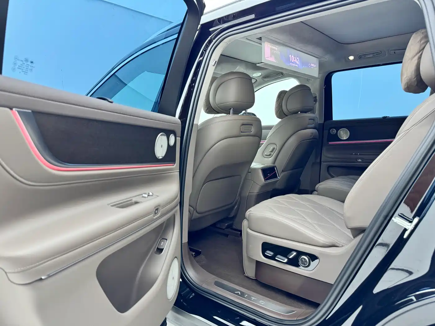 AITO Wenjie AITO M9 2025 Extended Range Ultra 52kWh 6-Seater фото 6