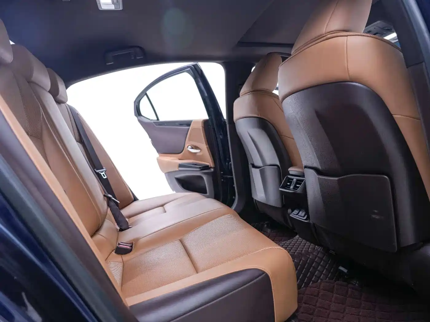 Lexus ES 2020 200 Excellence фото 16