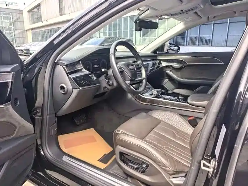 Audi A8 2019 Facelift Plus A8L 50 TFSI quattro Comfort фото 6