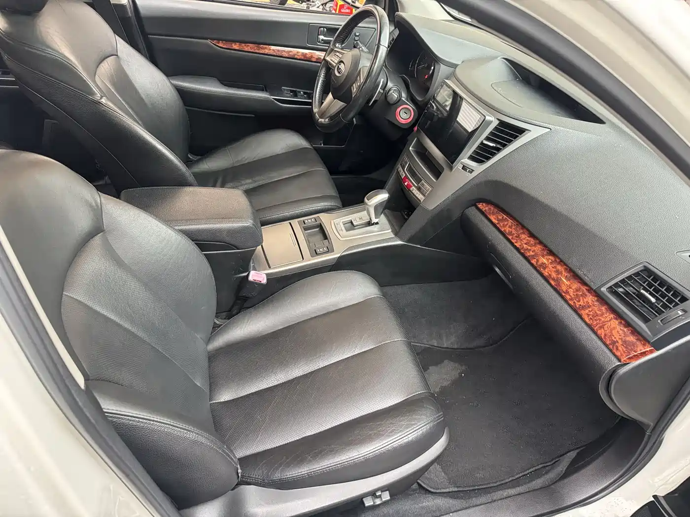 Subaru Outback 2011 2.5i Luxury Navigation Edition фото 10