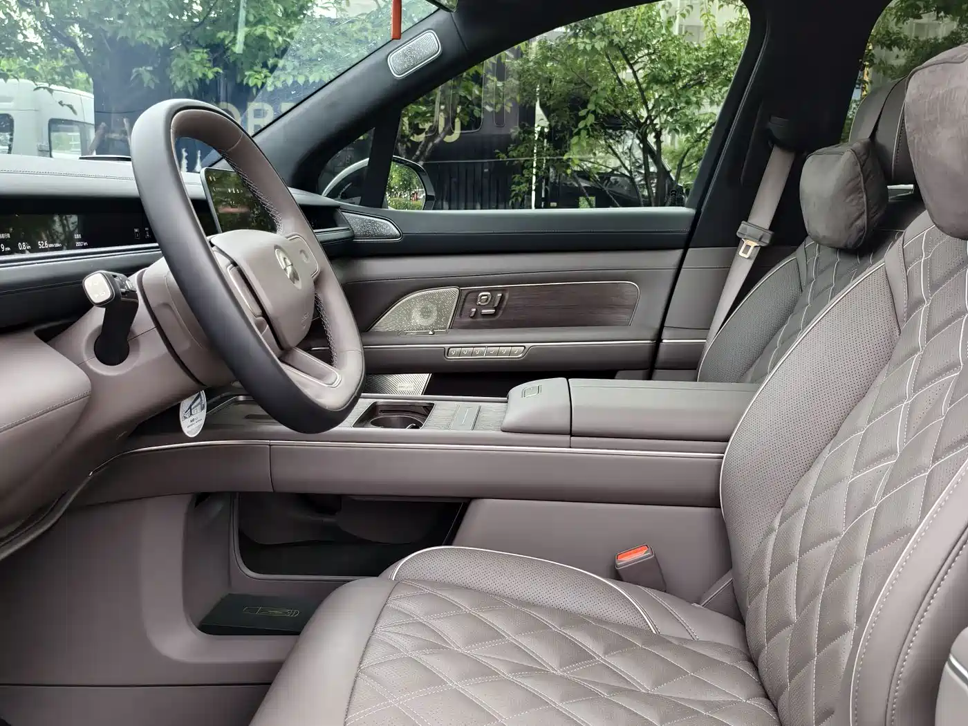 NIO ES8 2026 2025 Model 6-Seat Executive Luxury Edition