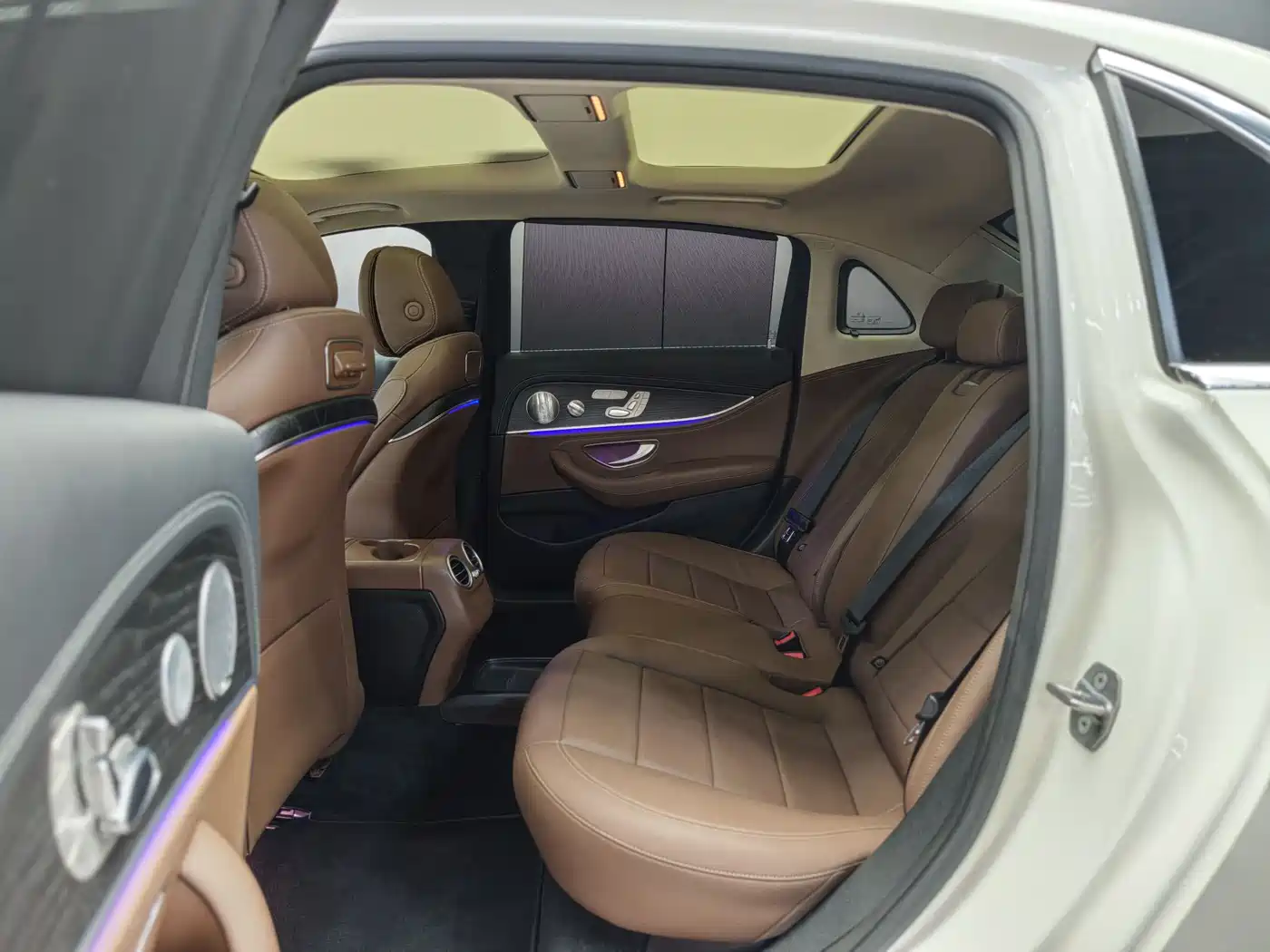 Mercedes-Benz E-Class 2020 E 300 L Sport Luxury Model фото 5