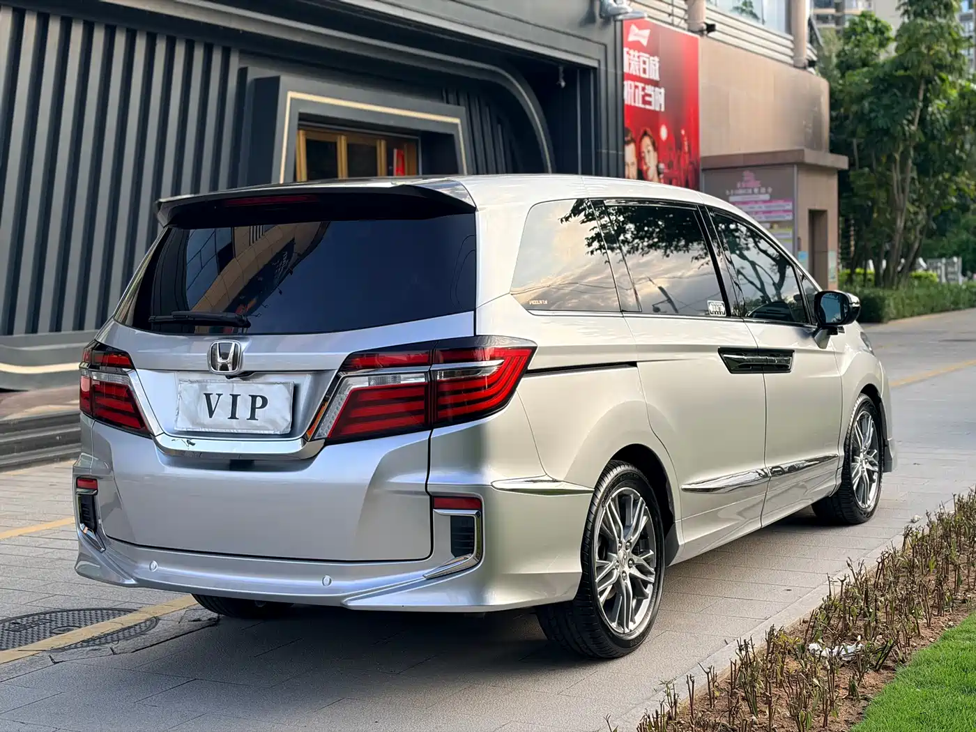 Honda Elysion 2019 2.0L Hybrid Supreme Edition фото 7