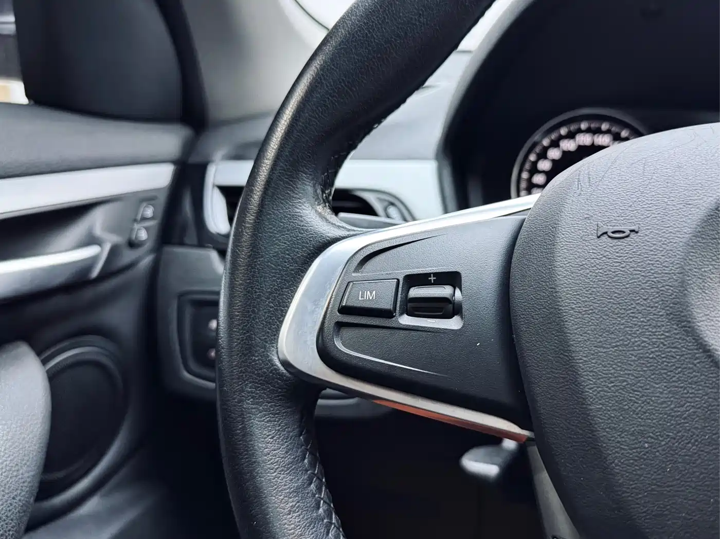 BMW X1 2019 sDrive20Li Leading Model фото 28