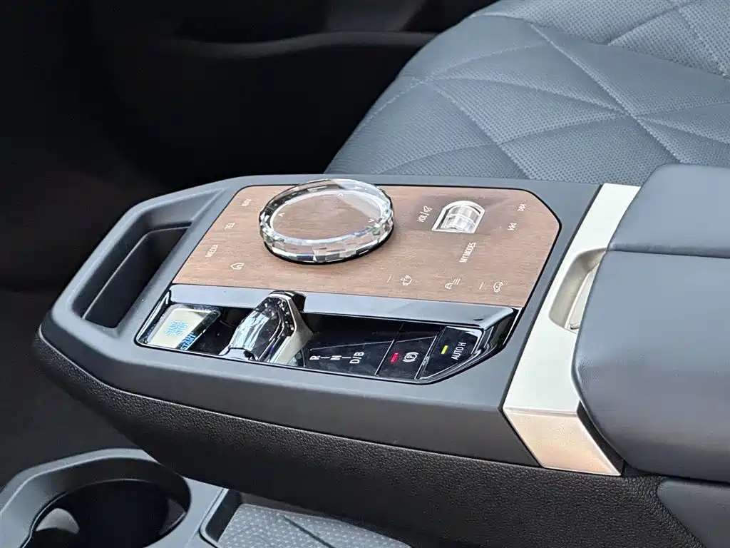 BMW iX M60 2023 Facelift M60 фото 11