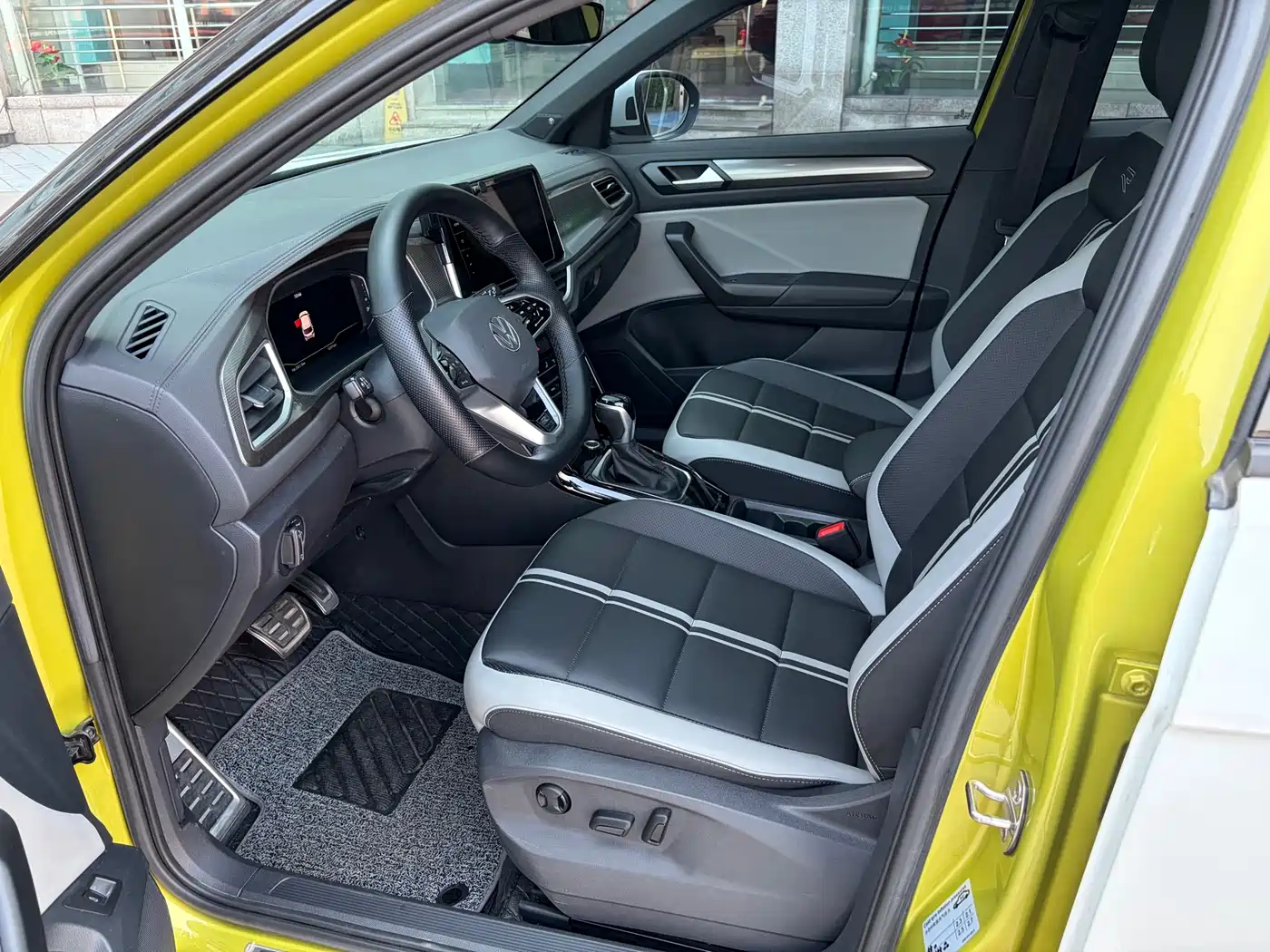 VOLKSWAGEN T ROC EXPLORING SONGS