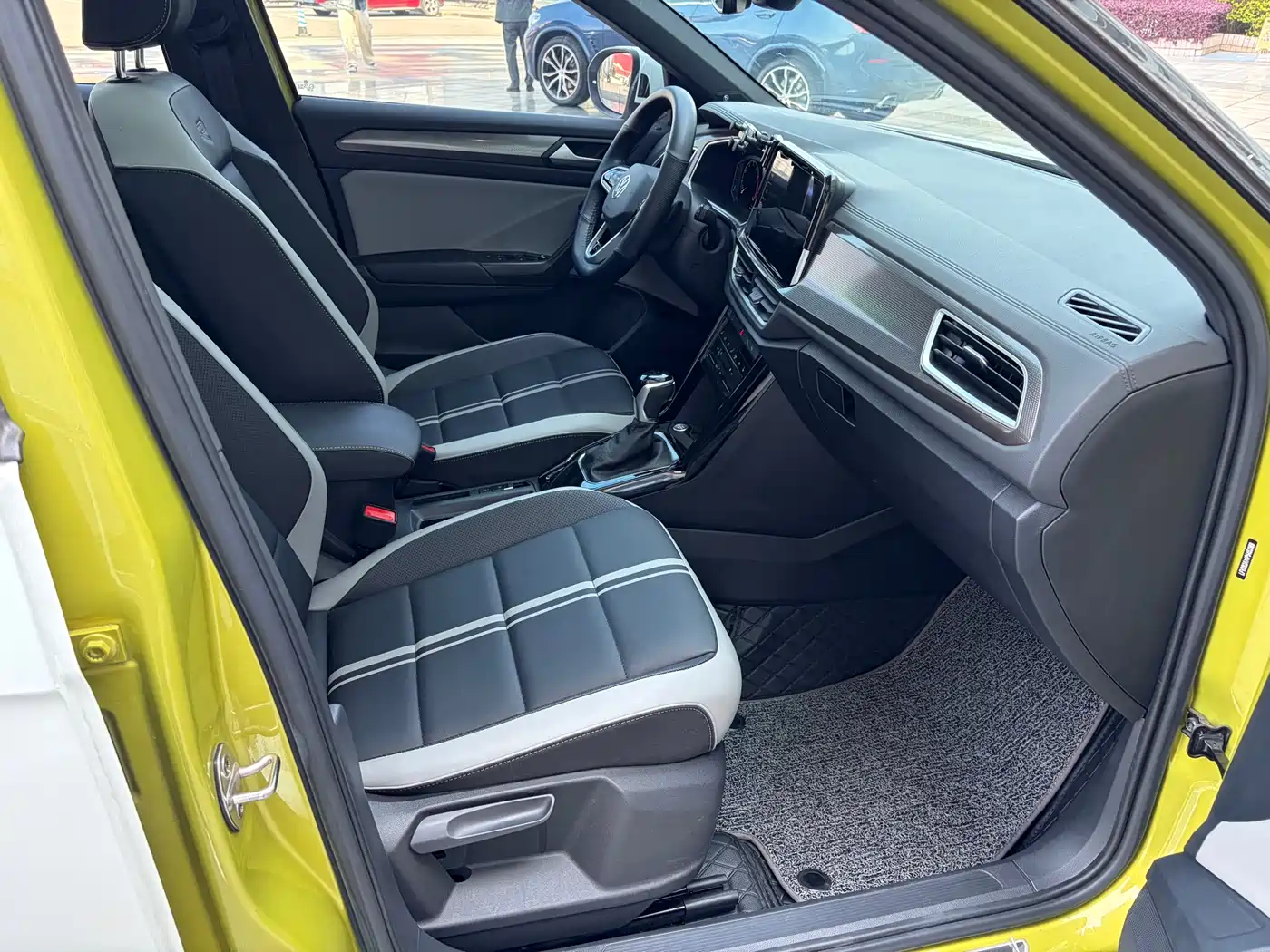 VOLKSWAGEN T ROC EXPLORING SONGS