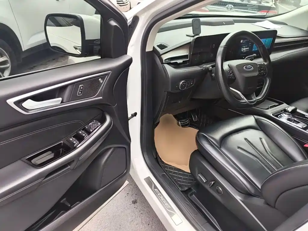 Фото 16 - Ford Edge
