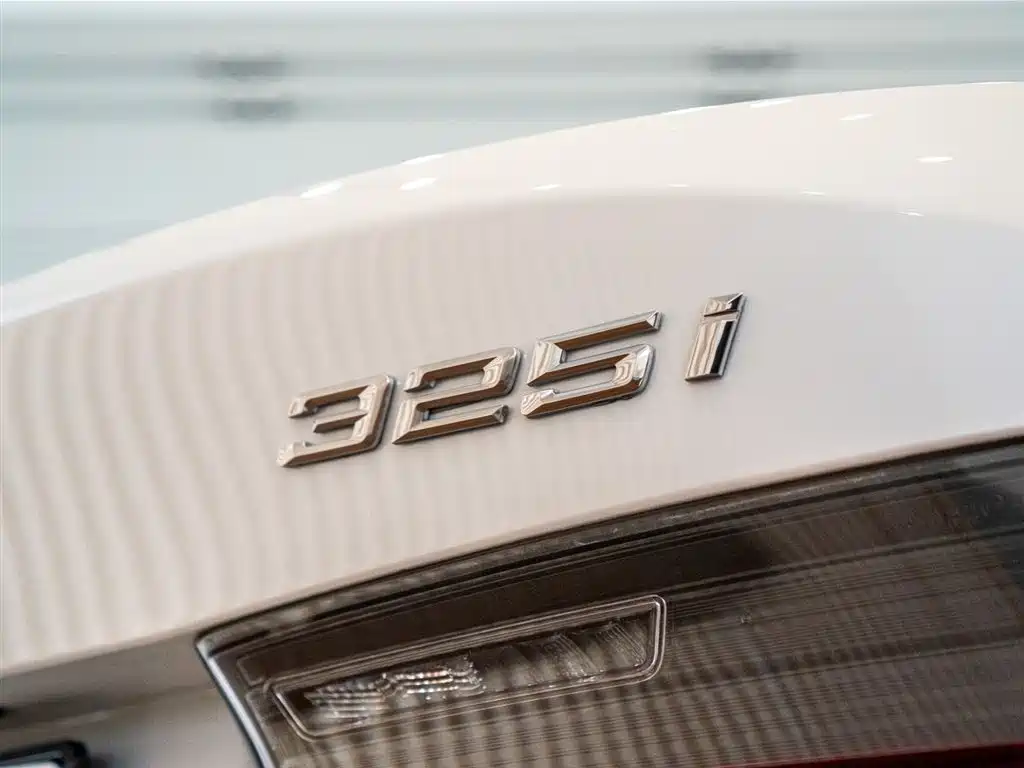 BMW 3 Series 2025 325i M Sport Package фото 9