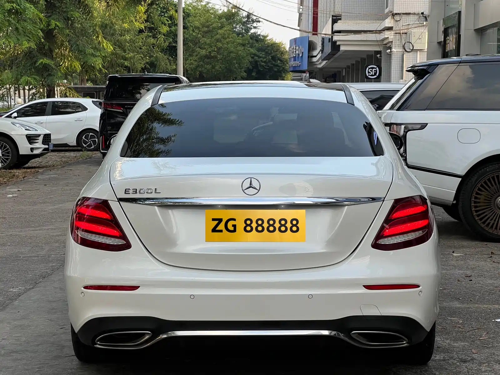 Фото 5 - Mercedes-Benz E-Class