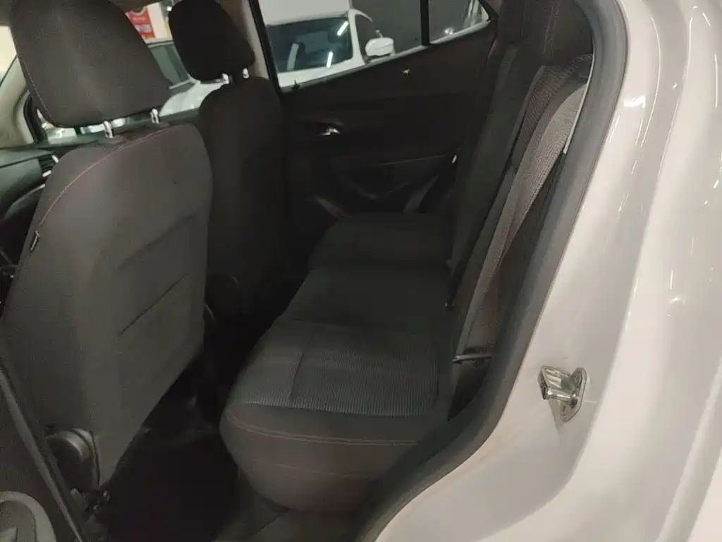 Фото 17 - Buick Encore