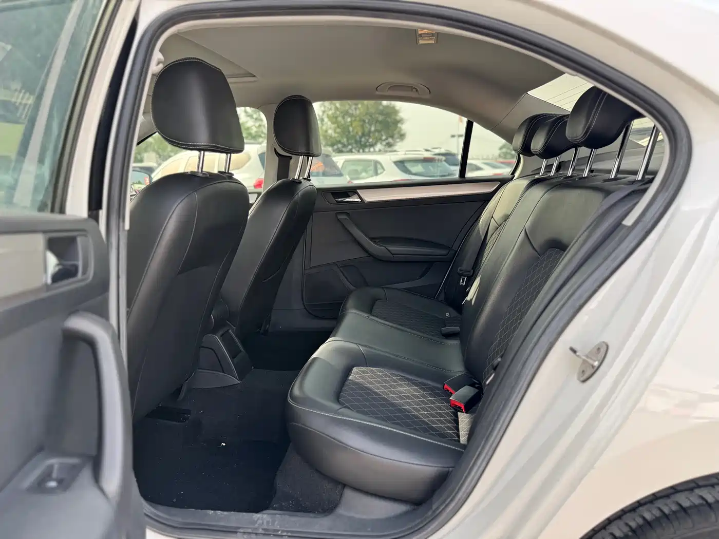Škoda Rapid 2019 1.5L Automatic Comfort Version China VI фото 19