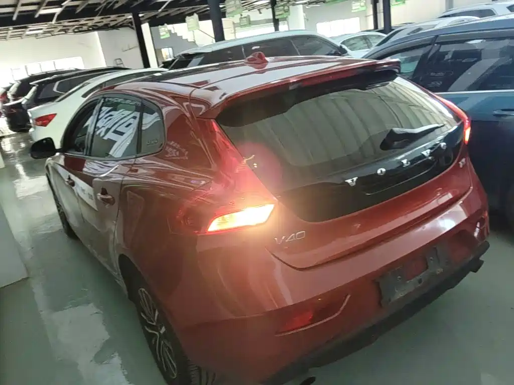 Photo 5 - Volvo V40