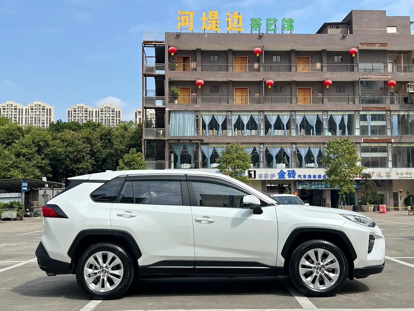 Toyota Wildlander 2022 2.0L CVT FWD Leading Edition фото 4