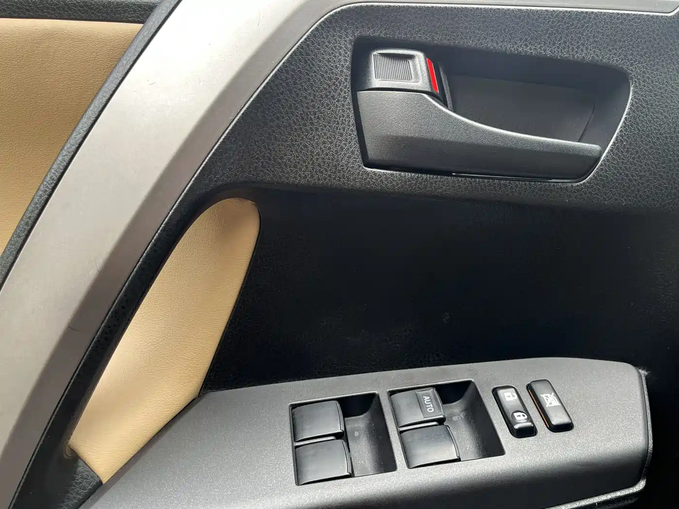 Toyota RAV4 Rongfang 2016 2.5L Automatic 4WD Elite фото 13