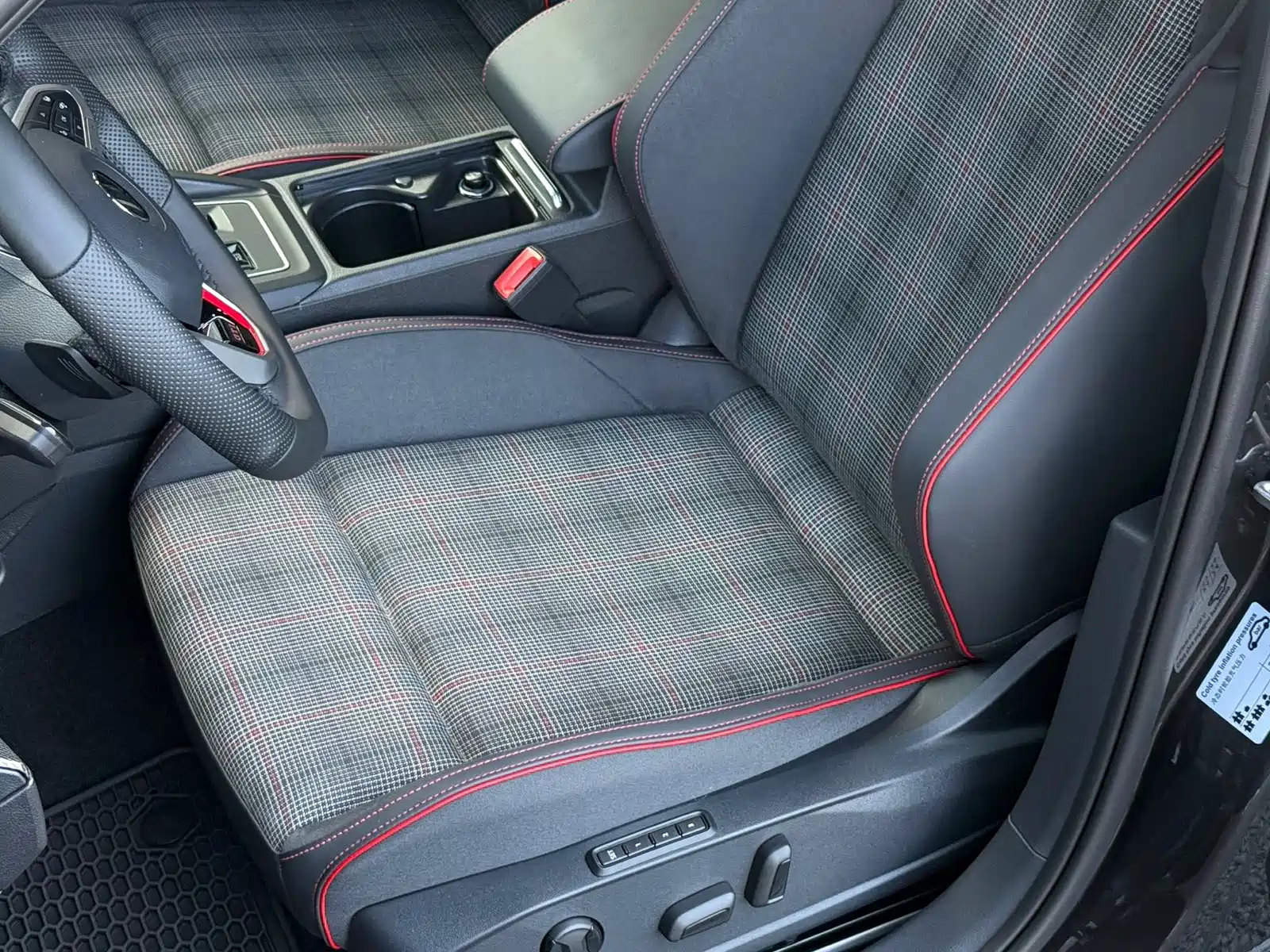 صورة 5 - Volkswagen Golf GTI