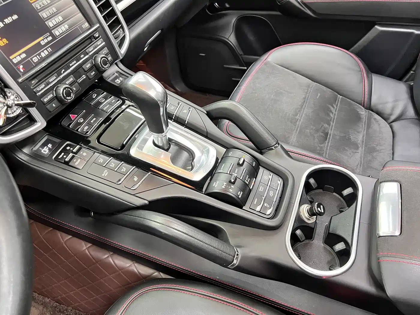 Porsche Cayenne 2015 Cayenne GTS 3.6T фото 28