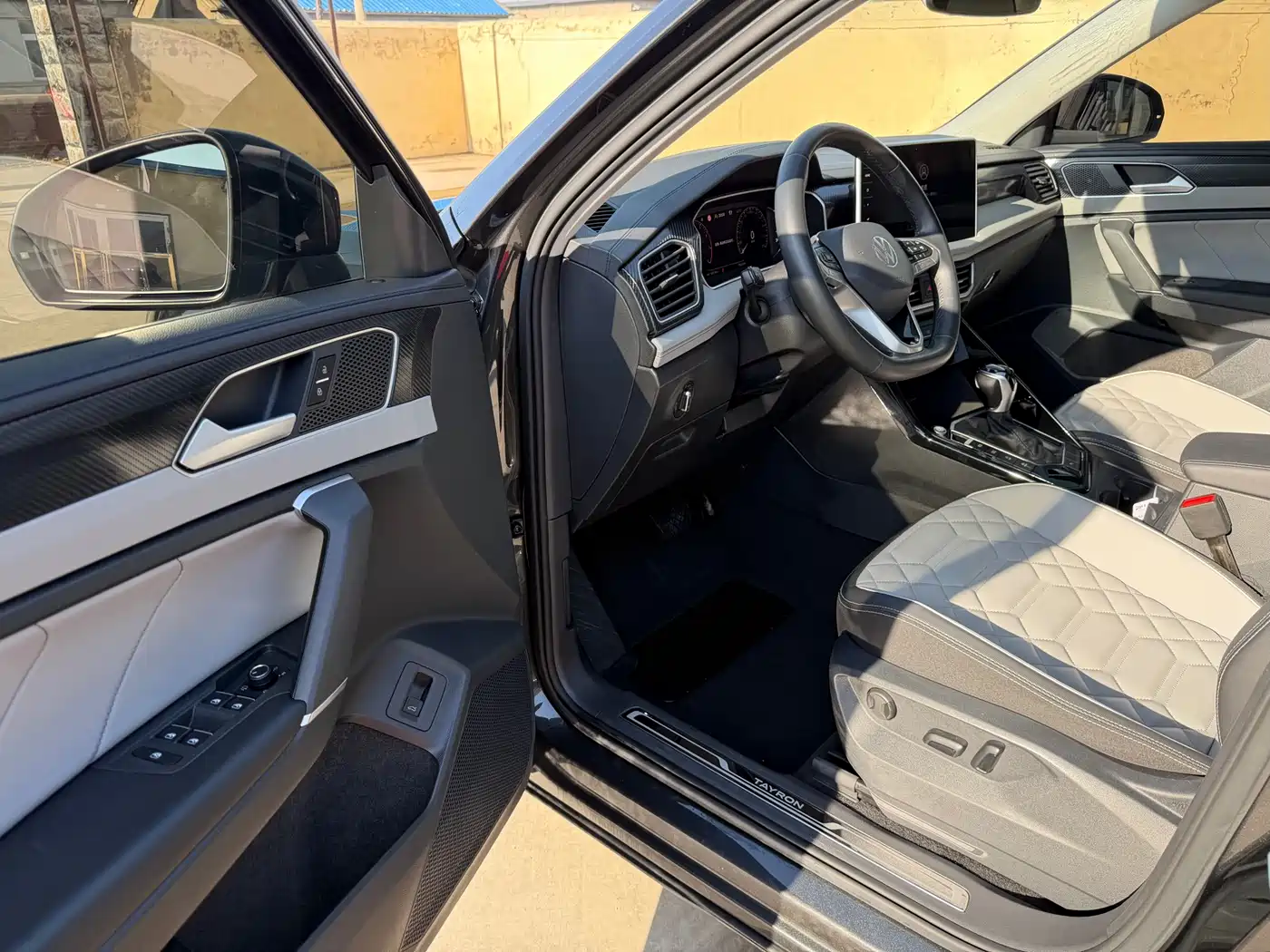 Volkswagen Tayron 2022 330TSI 2WD Luxury Smart Connect Edition фото 10
