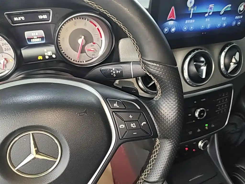 Mercedes-Benz GLA 2016 GLA 200 Dynamic фото 14