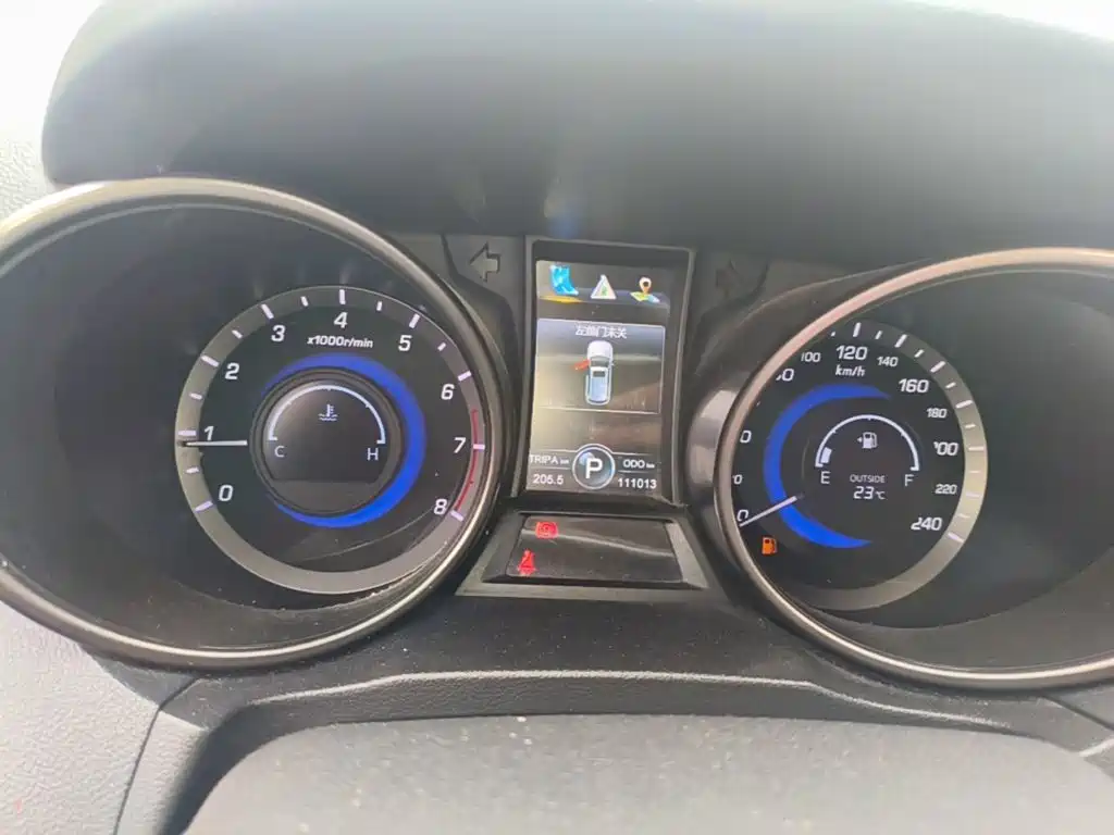 Photo 12 - Changan CS75