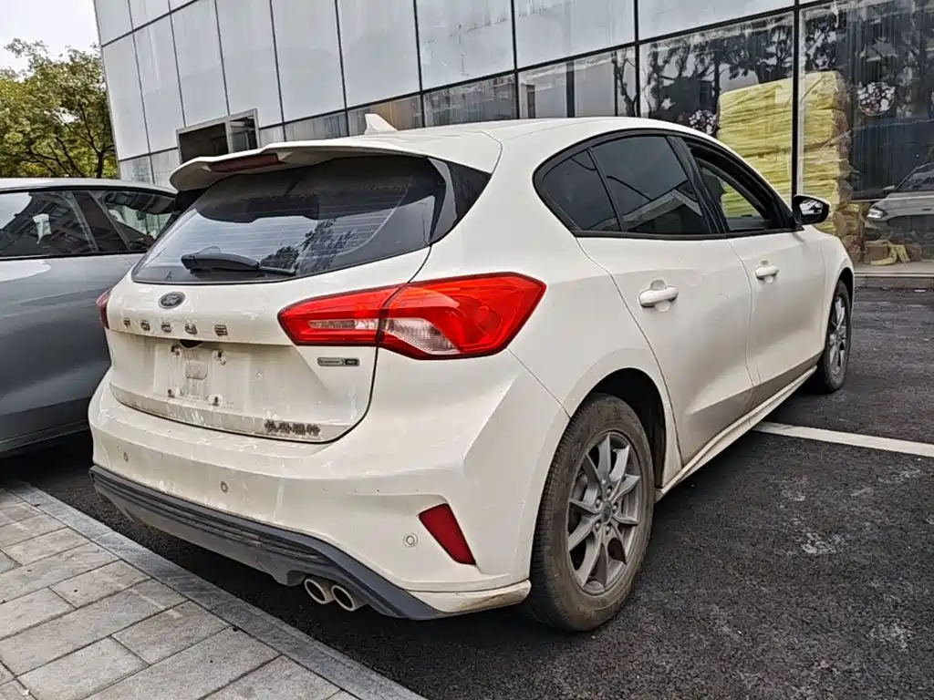 Фото 7 - Ford Focus