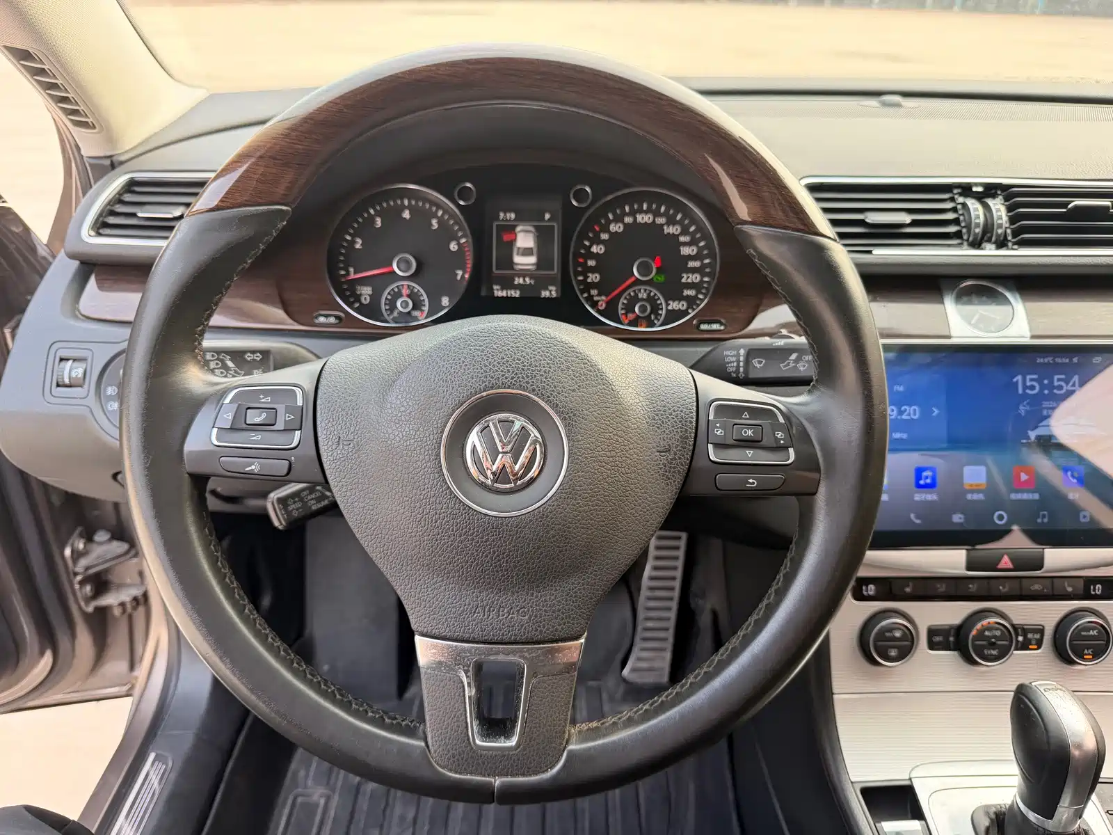 صورة 8 - Volkswagen Magotan
