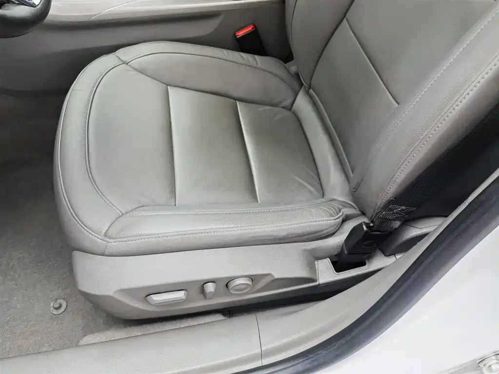 Chevrolet Malibu 2014 2.0L Automatic Luxury фото 20