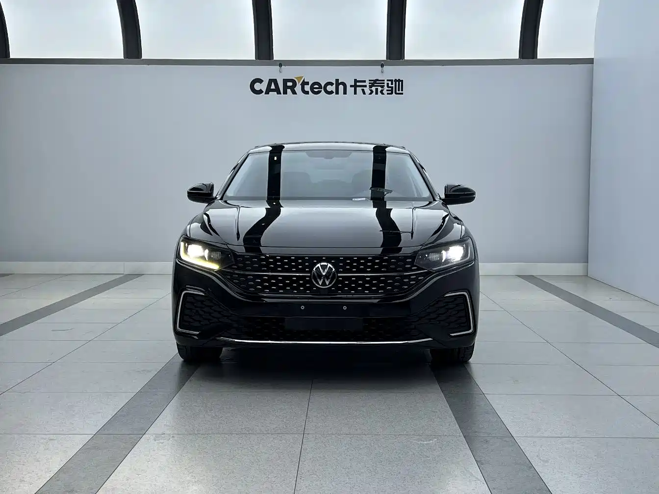 Volkswagen Passat 2024 380TSI Starlight Dragon Soaring Edition фото 2