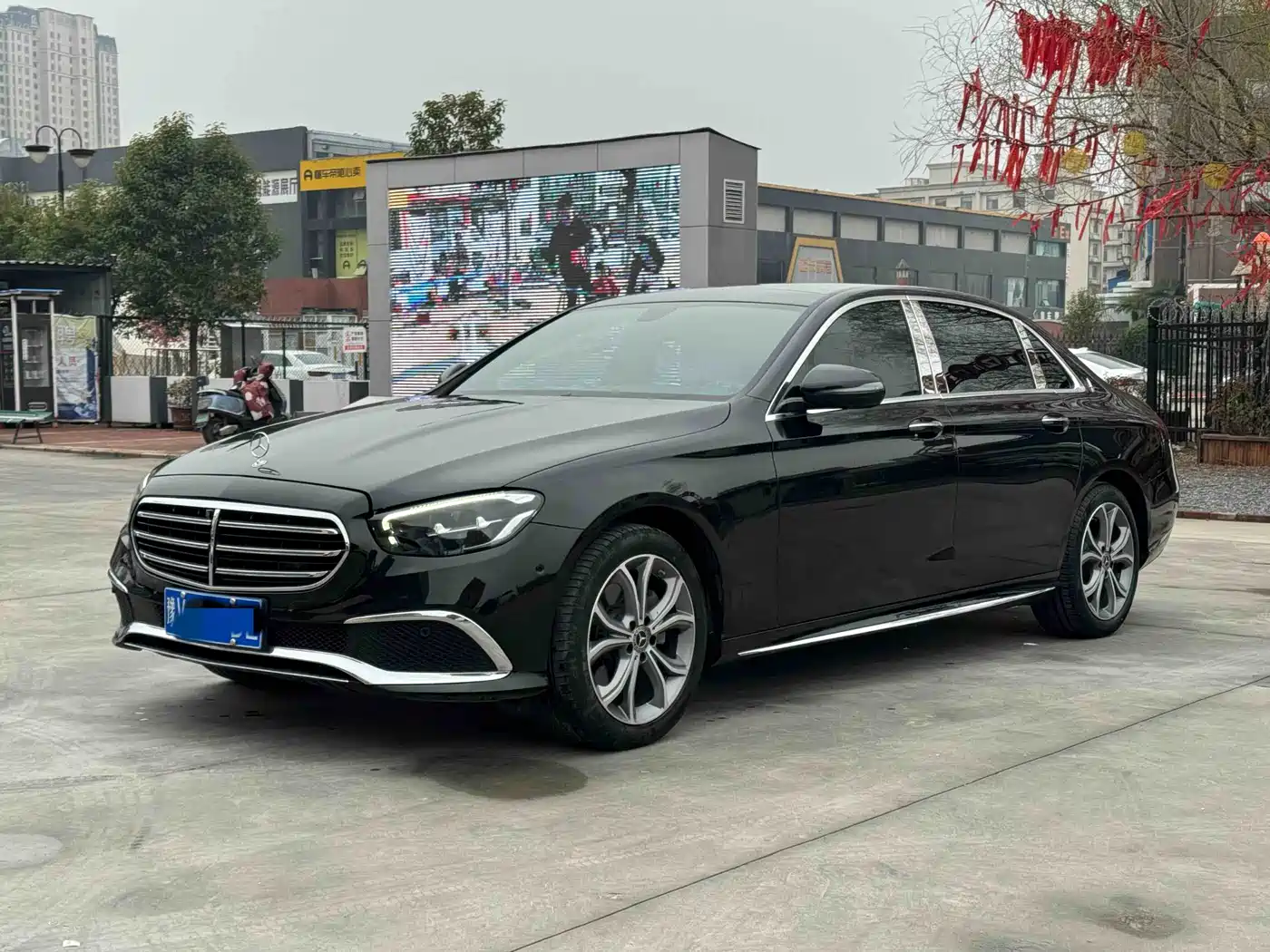 MERCEDES-BENZ E CLASS