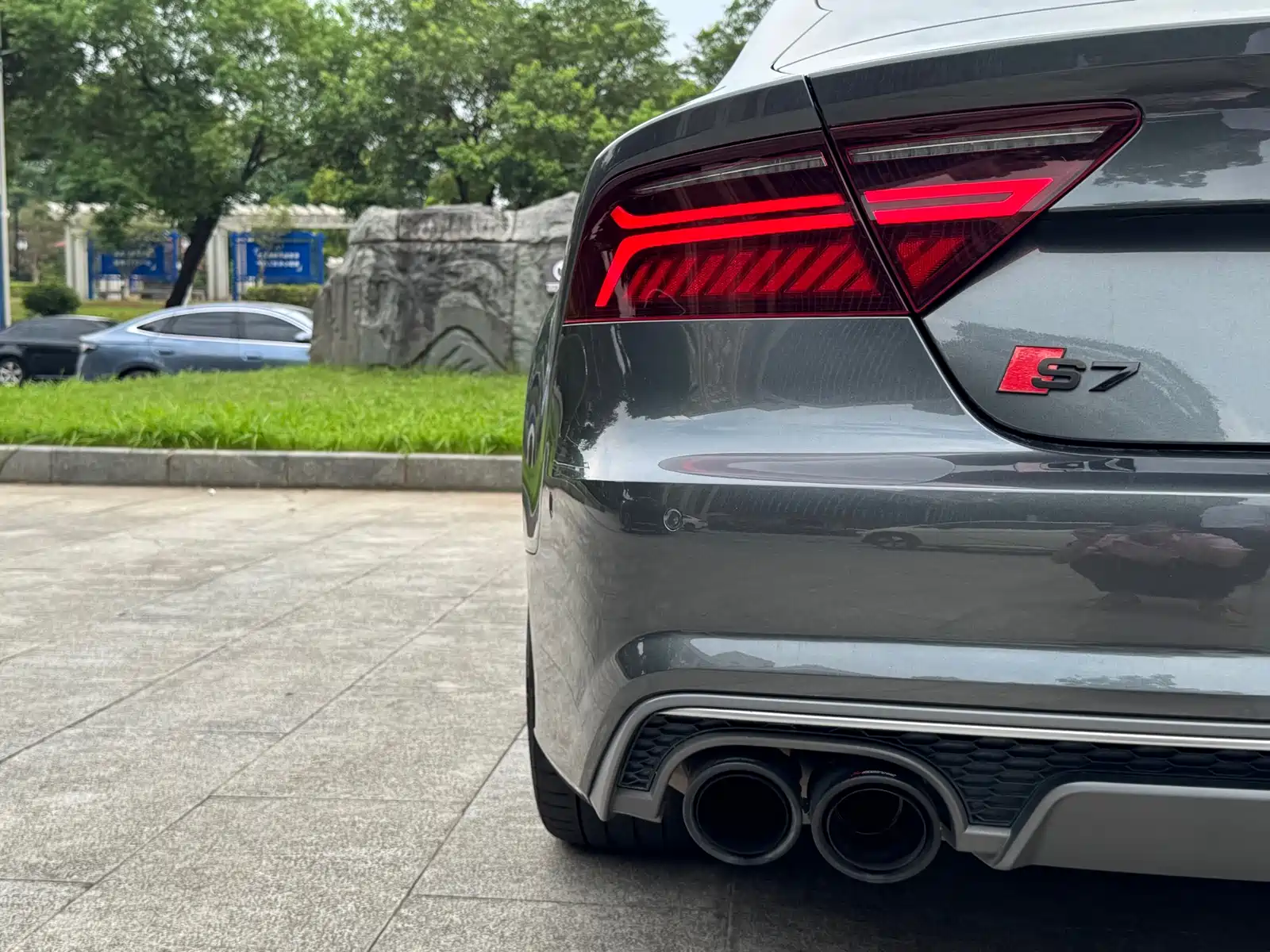 Фото 18 - Audi S7