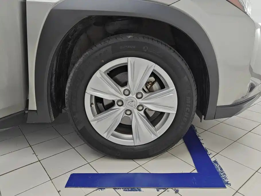 Photo 6 - Lexus UX