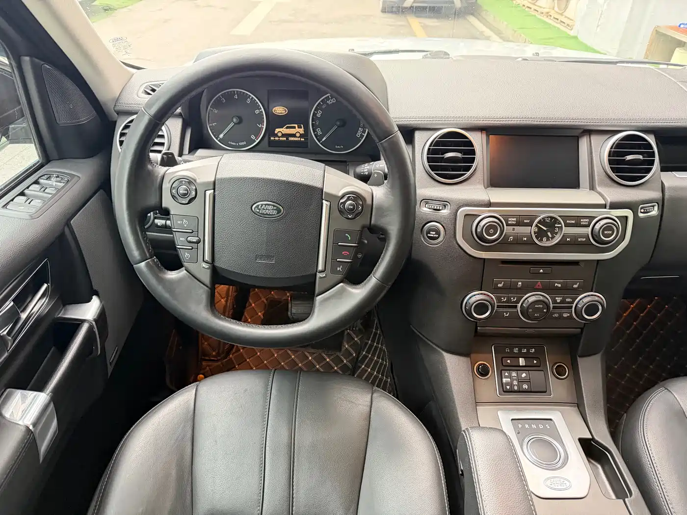 Land Rover Discovery 2016 3.0 SC V6 SE фото 10