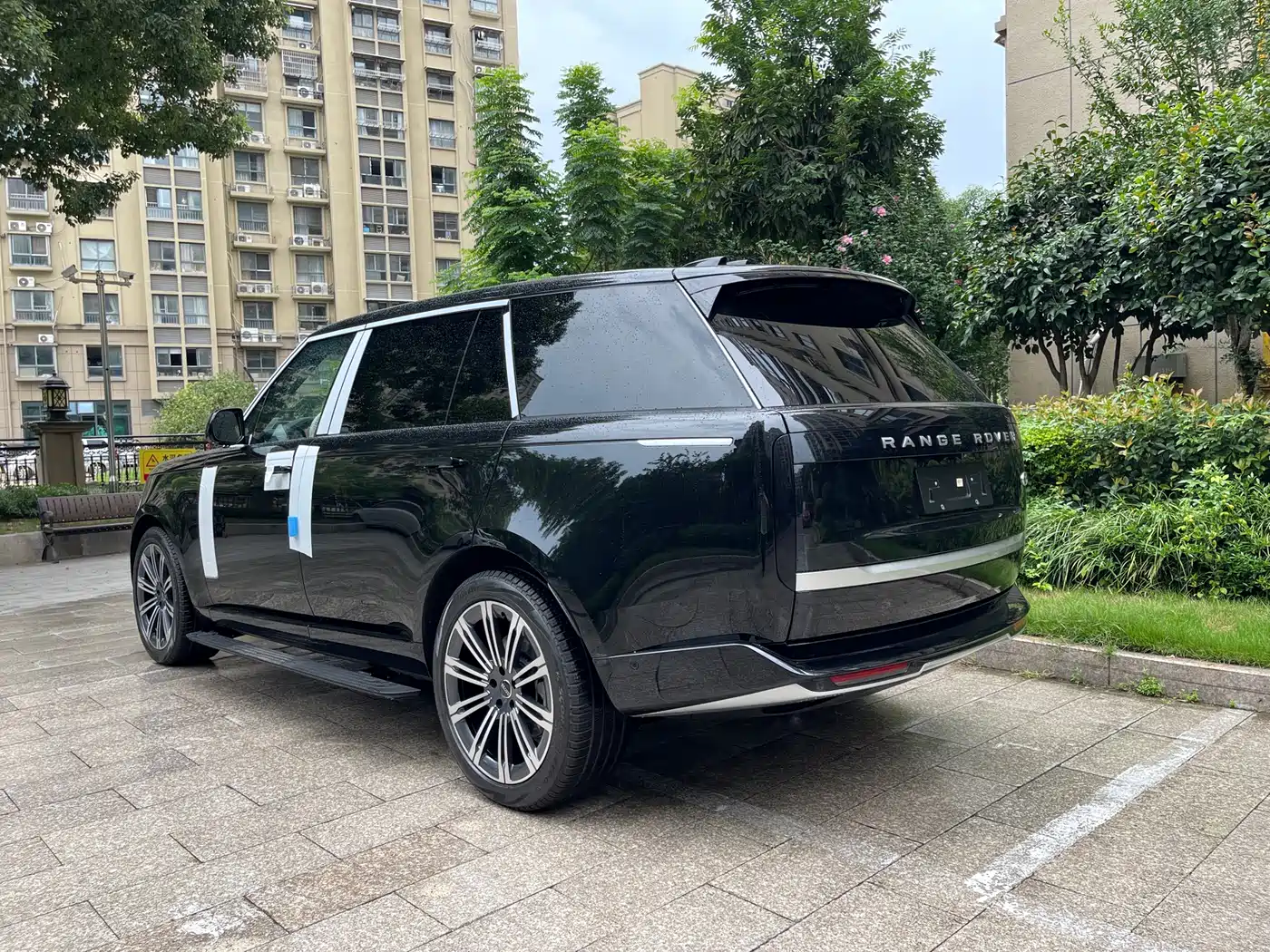 Land Rover Range Rover 2025 3.0 L6 400PS Genesis Extended Wheelbase фото 15