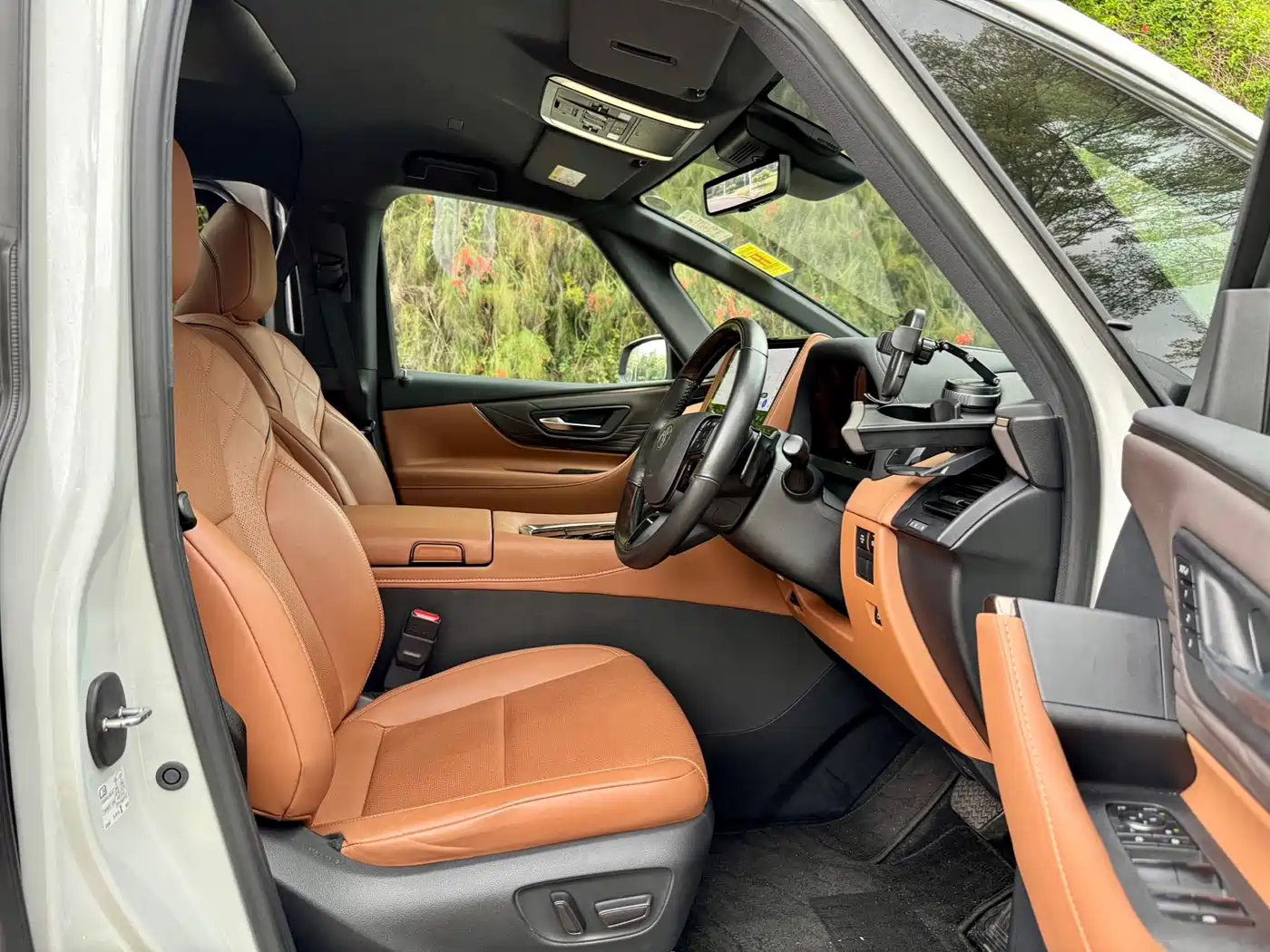 Toyota Vellfire 2023 Crown Hybrid 2.5L HV Luxury фото 4