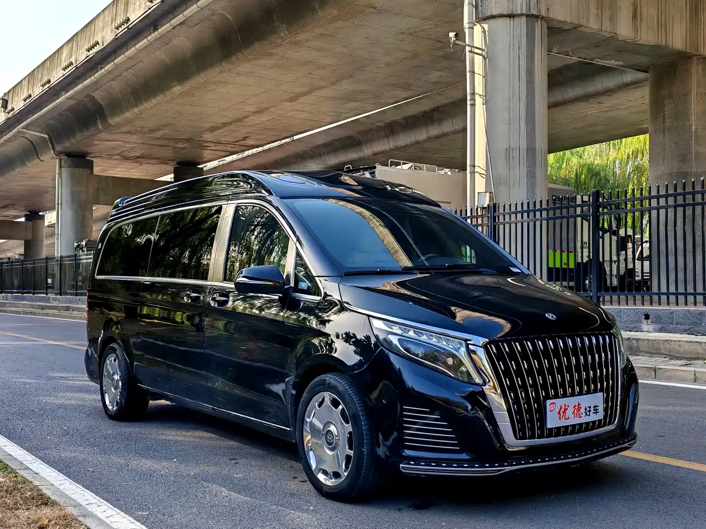 Mercedes-Benz V-Class 2021 V 260 L Long Wheelbase Premium Edition фото 19