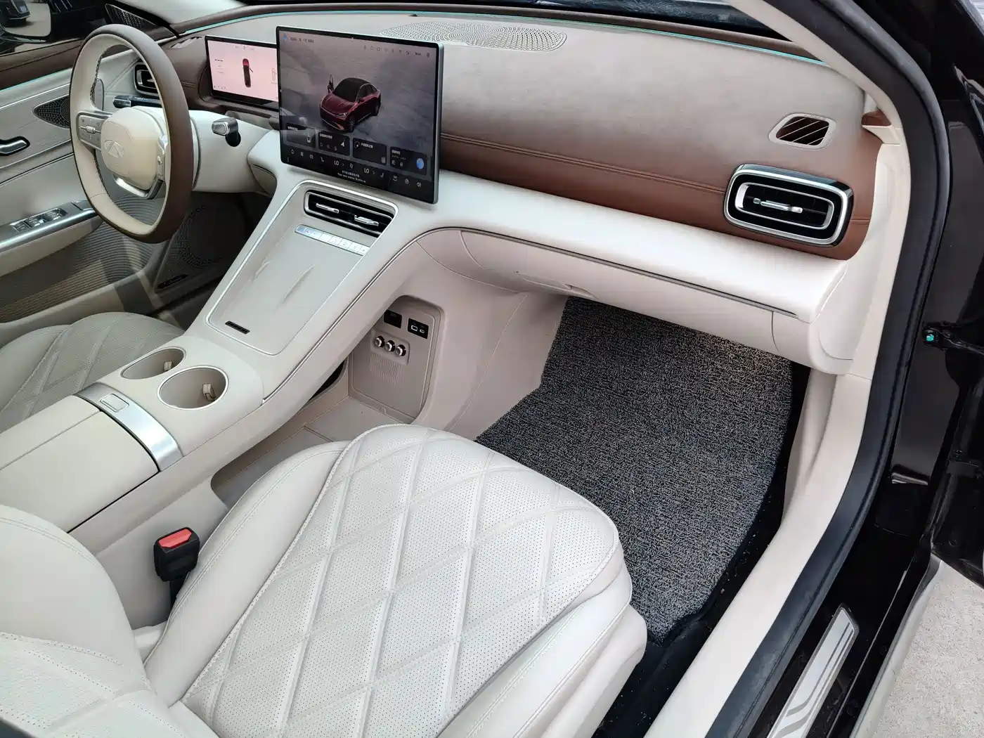Chery Fengyun Fengyun A9L 2025 2025 Model 260 Extended Range Premium Edition