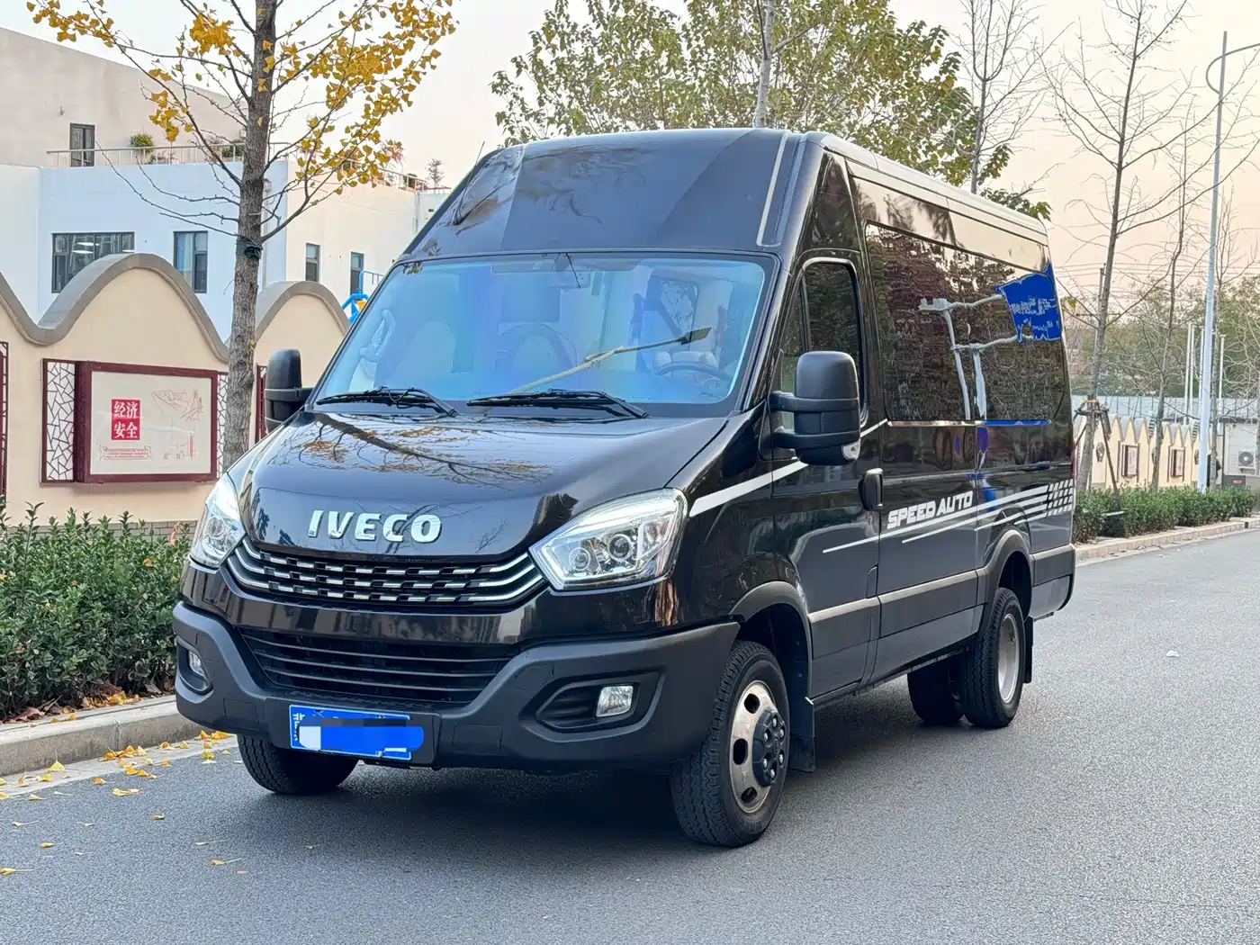 Iveco Daily 2023 2021 3.0T Manual Yunrui Long Wheelbase High Roof Manual Door
