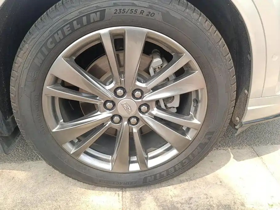 Photo 6 - Cadillac XT6