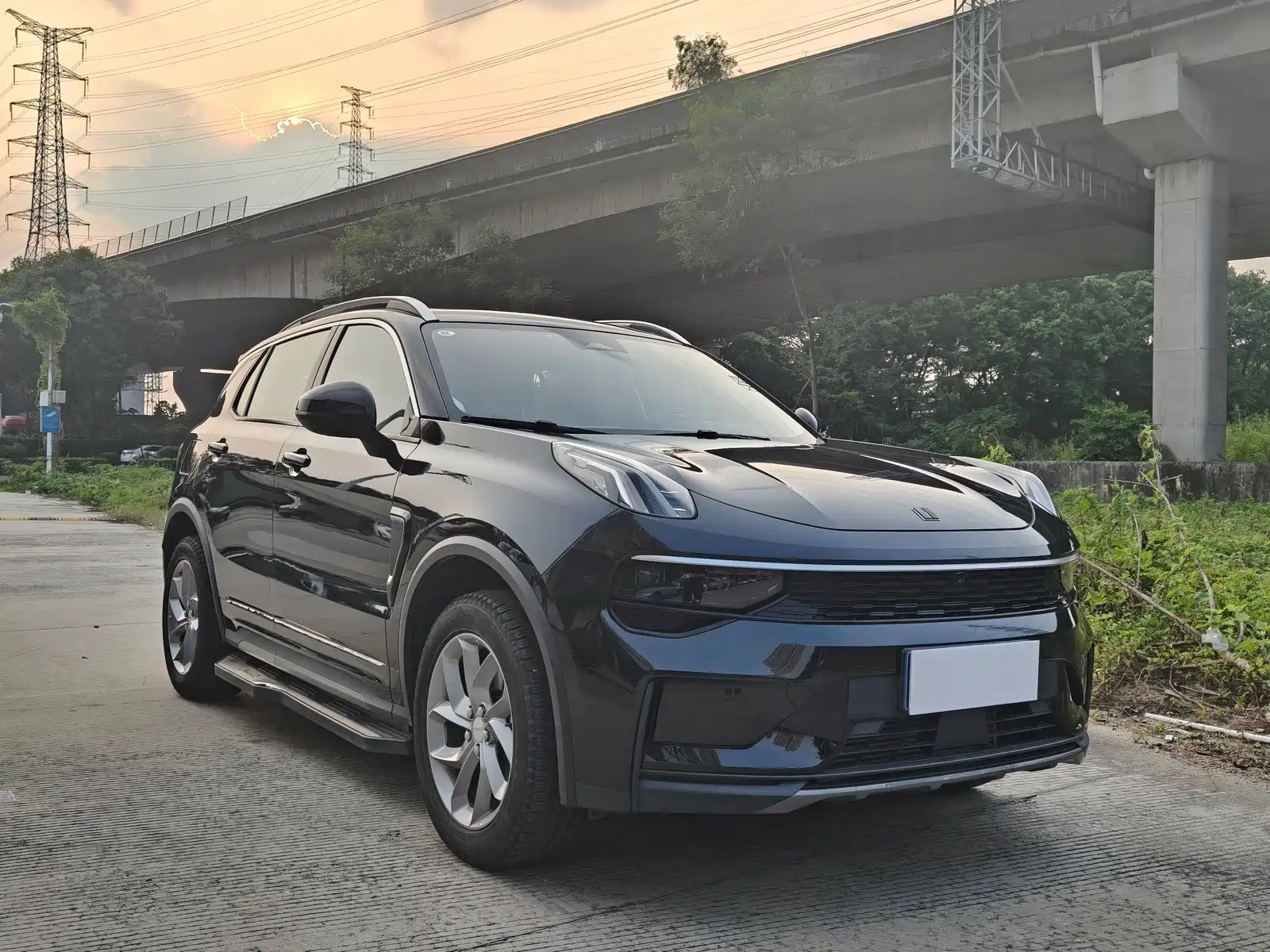 Фото 3 - Lynk & Co 01
