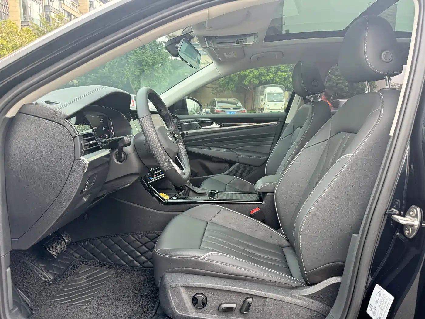 Volkswagen Passat 2023 330TSI Elite Edition фото 13