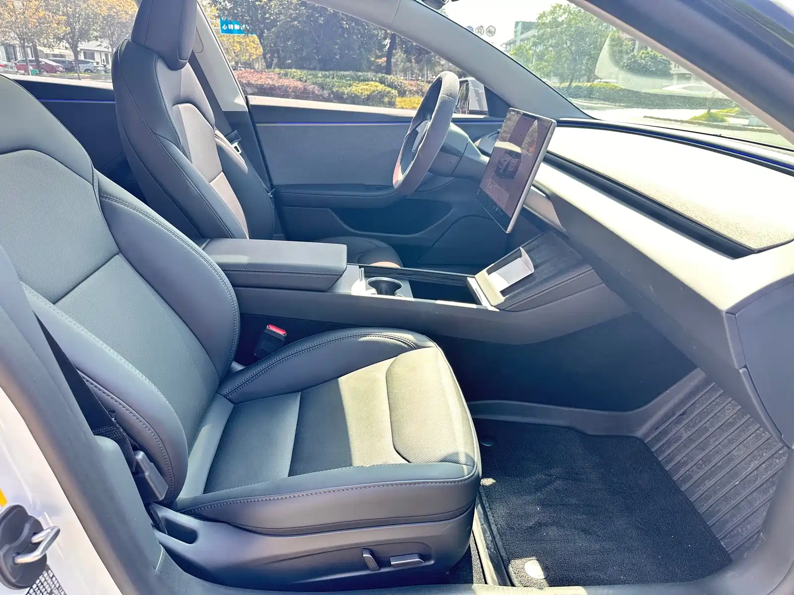 Фото 10 - Tesla Model 3