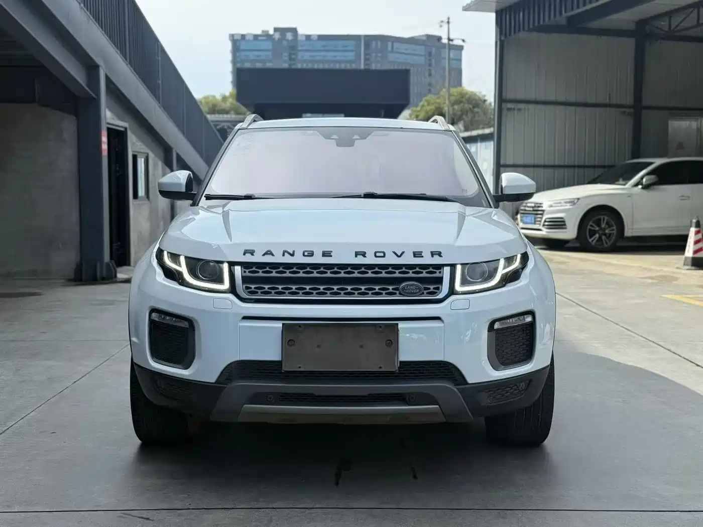 Land Rover Range Rover Evoque 2017 2.0T SE Smart Shine Edition фото 2