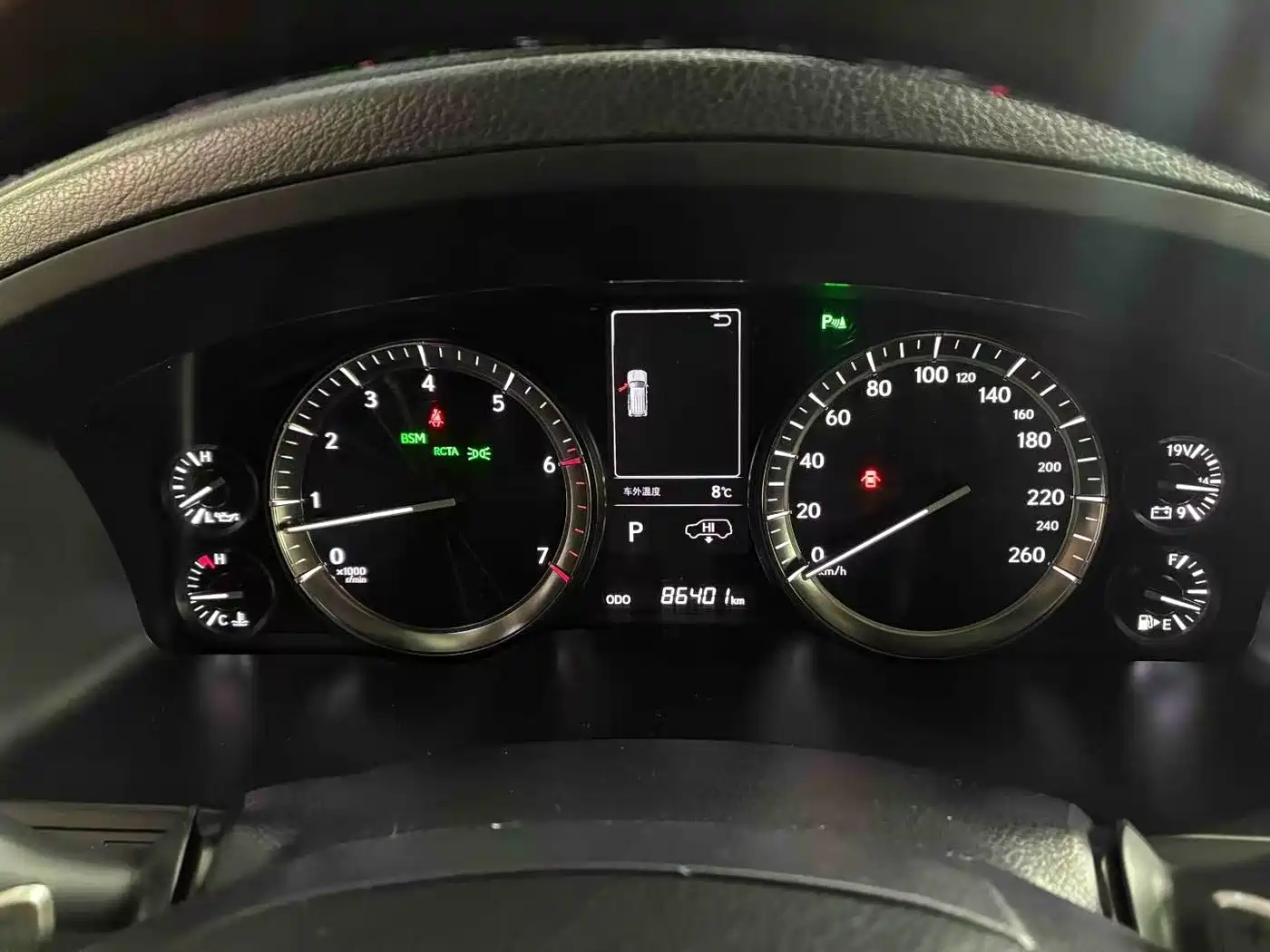Фото 4 - Lexus LX