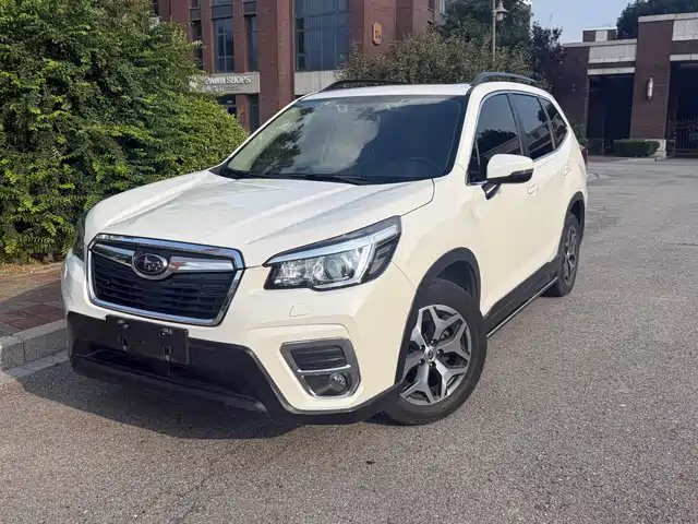 Subaru Forester 2.0i, Люкс, EyeSight
