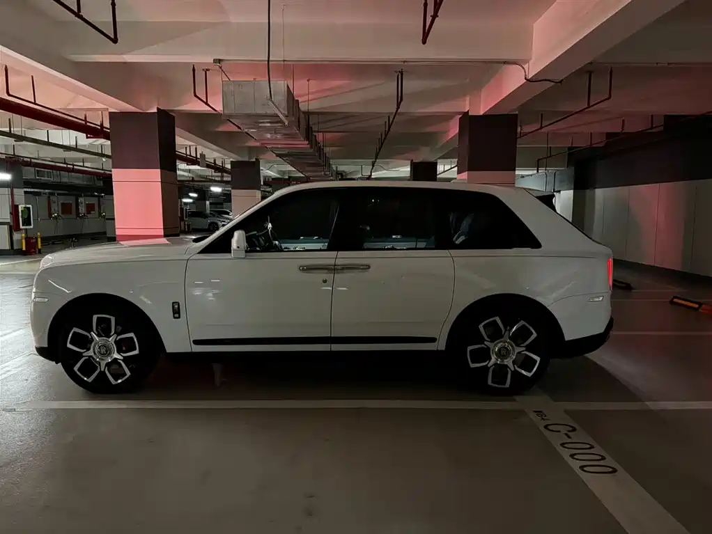 Rolls-Royce Cullinan 2018 4-Seater Version фото 2