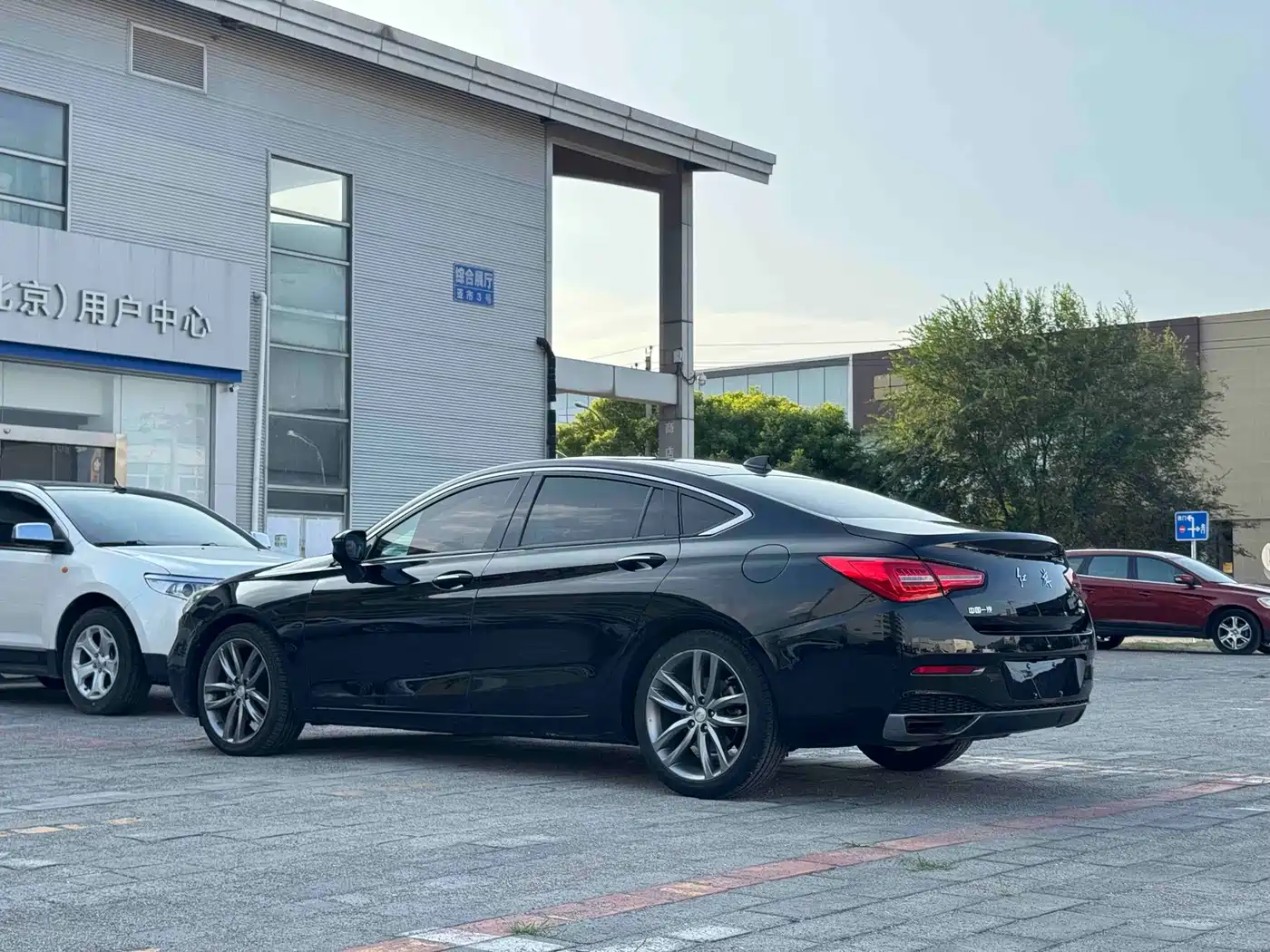 Hongqi H5 2018 2018 30TD Smart Connected Royal Edition