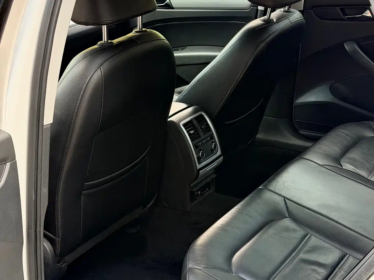 Photo 8 - Volkswagen Passat