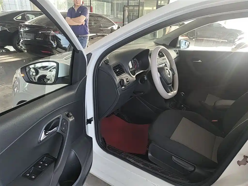 Volkswagen Polo 2016 1.4L Manual Trend фото 12